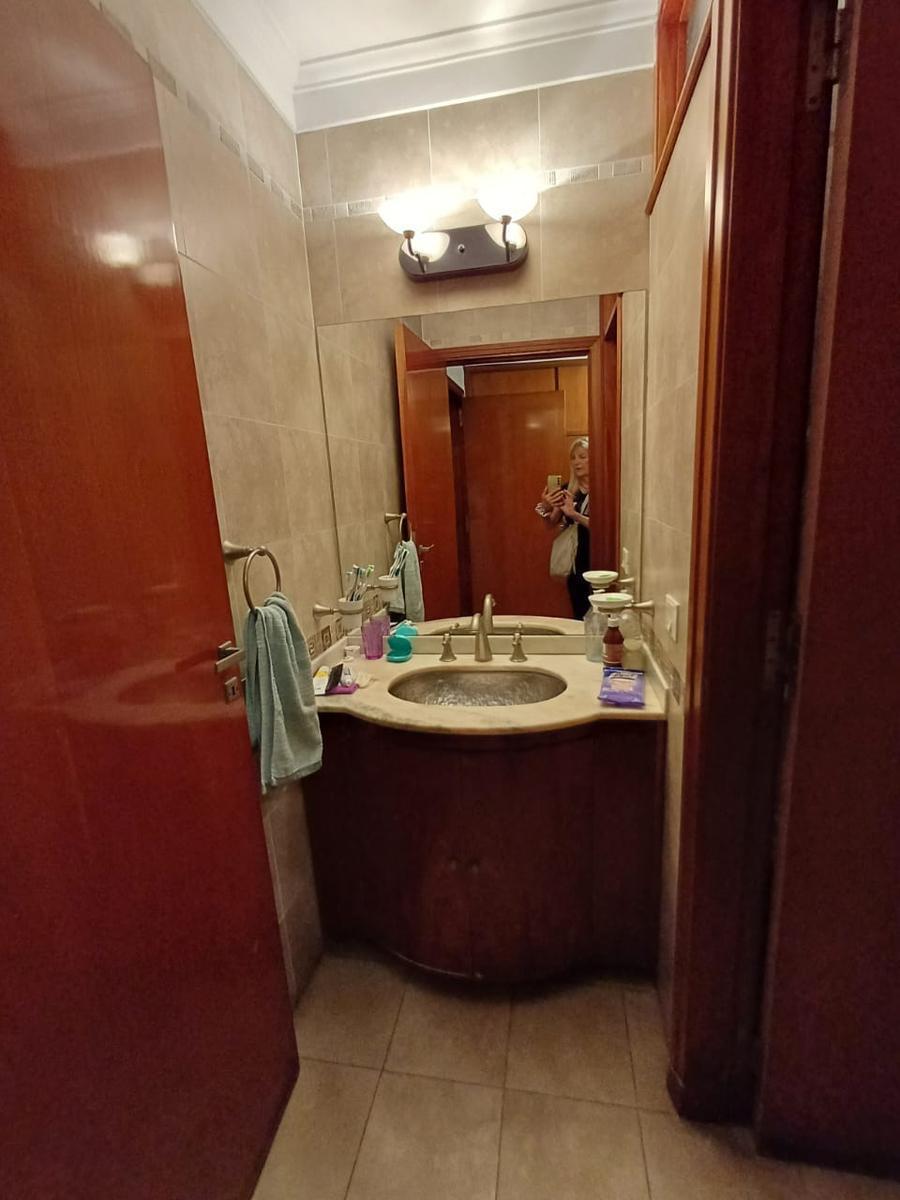 Casa en Quilmes 6 Ambientes con Pileta y Cochera - Excelente Estado 3