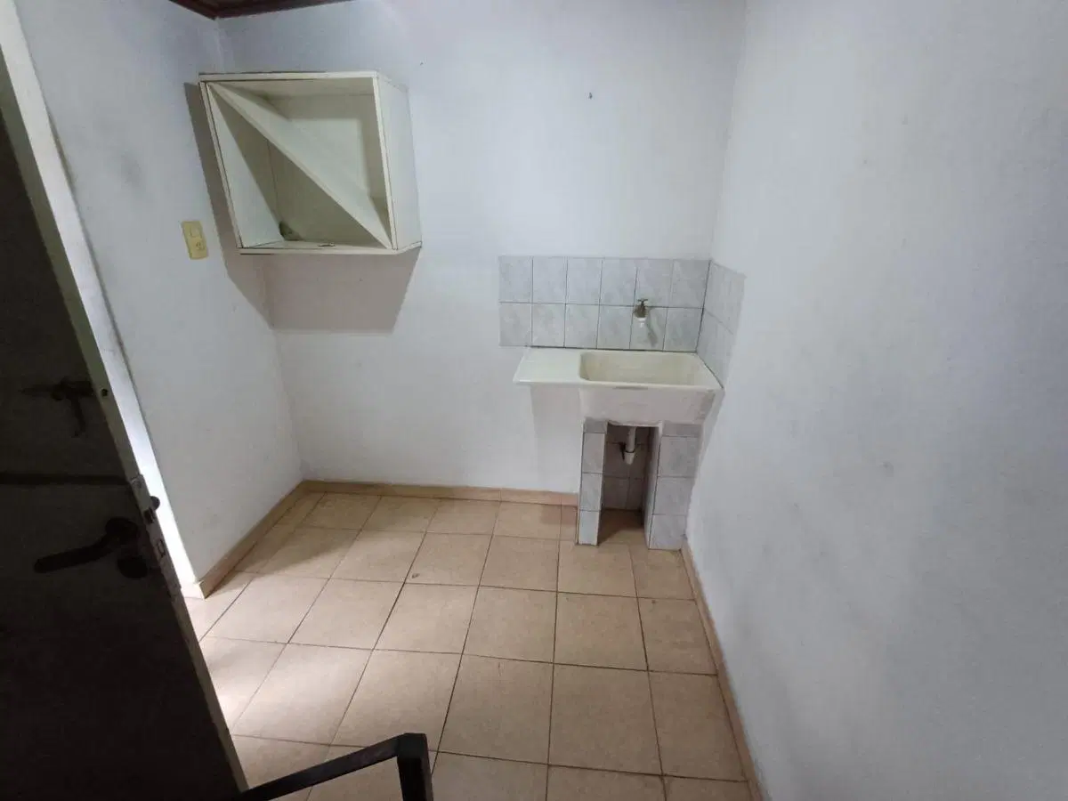 Departamento en planta baja 2 ambientes Uriburu 1639 Quilmes. 3