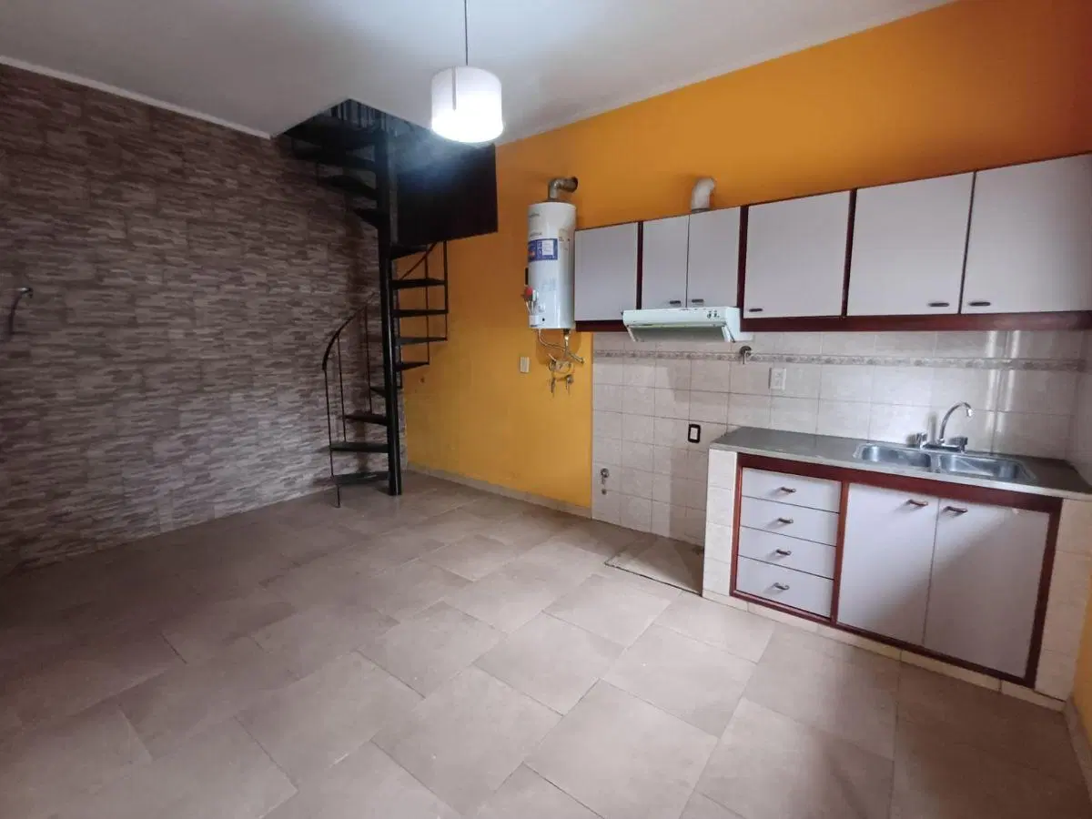 Departamento en planta baja 2 ambientes Uriburu 1639 Quilmes. 1
