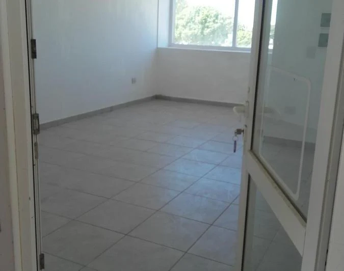 Local Comercial en Paseo de las Torres - LAS GRUTAS 4