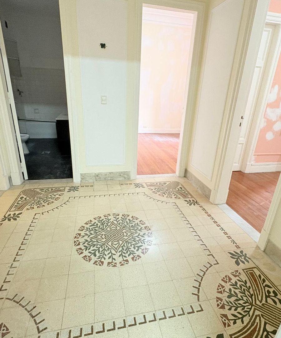 Foto de ALQUILER | Exclusiva oficina - consultorio de 100 m² de época y, imagen 2