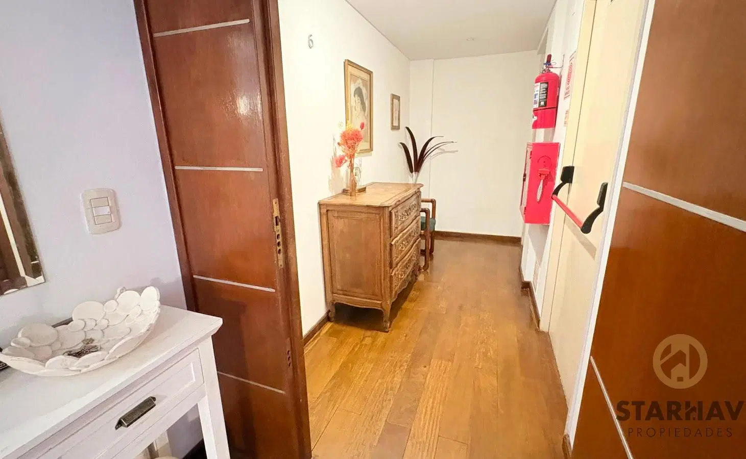 EXCLUSIVO PISO DE CATEGORÍA EN VENTA – 4 AMBIENTES CON DEPENDENCIA, COCHERA Y BAULERA EN BELGRANO 4