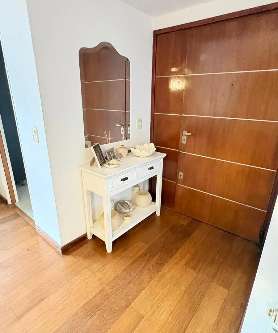 EXCLUSIVO PISO DE CATEGORÍA EN VENTA – 4 AMBIENTES CON DEPENDENCIA, COCHERA Y BAULERA EN BELGRANO 5