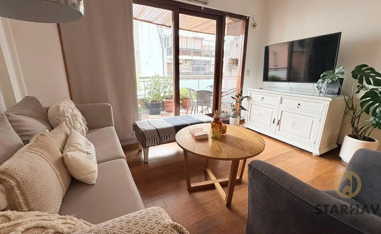 EXCLUSIVO PISO DE CATEGORÍA EN VENTA – 4 AMBIENTES CON DEPENDENCIA, COCHERA Y BAULERA EN BELGRANO 8