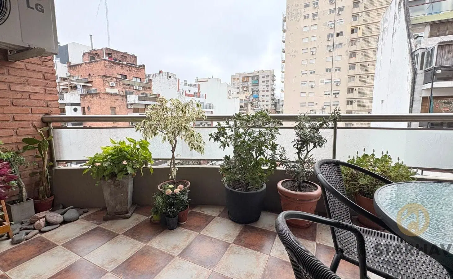 EXCLUSIVO PISO DE CATEGORÍA EN VENTA – 4 AMBIENTES CON DEPENDENCIA, COCHERA Y BAULERA EN BELGRANO 3
