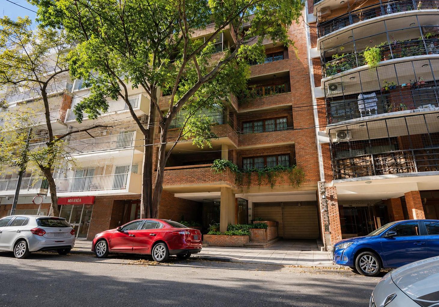 Foto de PISO ENTERO DE 4 AMBIENTES CON DEPENDENCIA – 185 M² – 2 COCHERAS, imagen 1