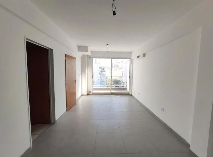 Monoambiente con balcón y vestidor. 5