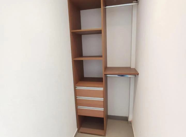 Monoambiente con balcón y vestidor. 4