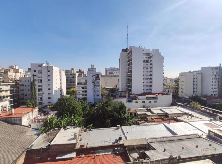 Monoambiente con balcón y vestidor. 3
