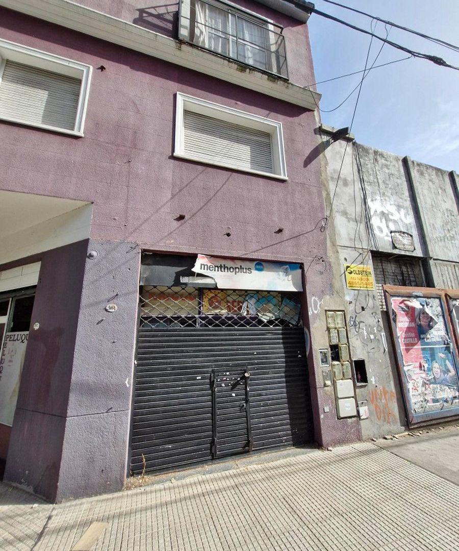 Local sobre Av. Directorio 2800 casi esquina