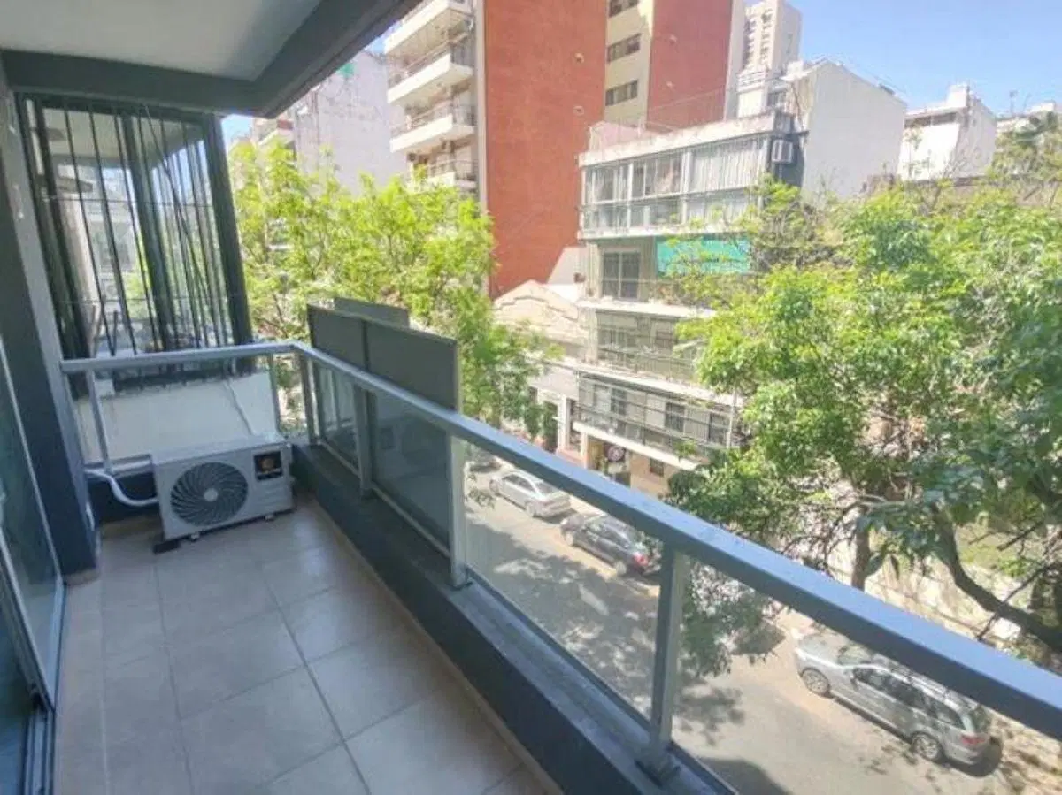 Monoambiente divisible a estrenar con balcón. 4