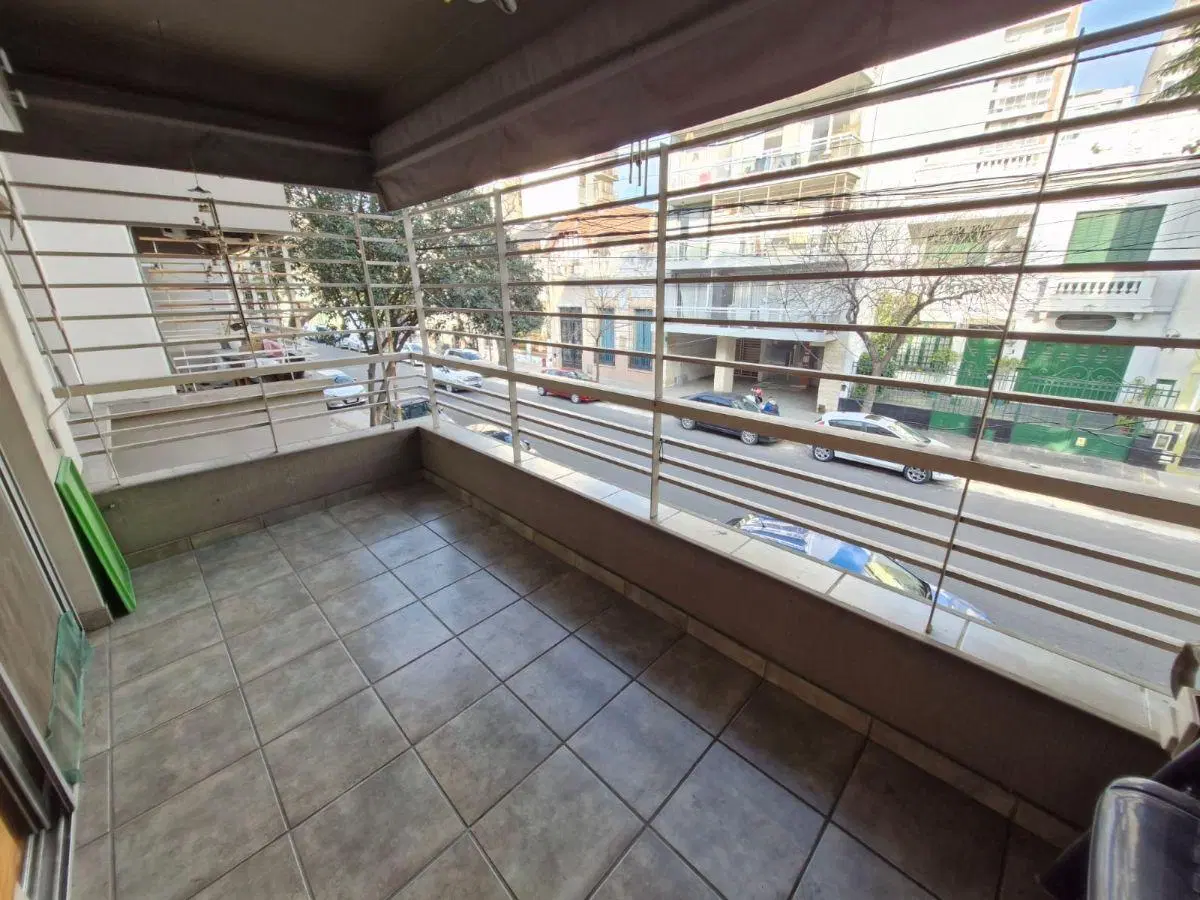 Departamento 3 ambientes con cochera y baulera. 4
