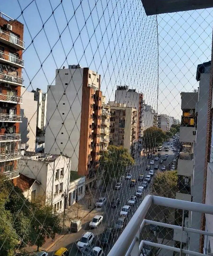 Departamento con balcón al frente. 1
