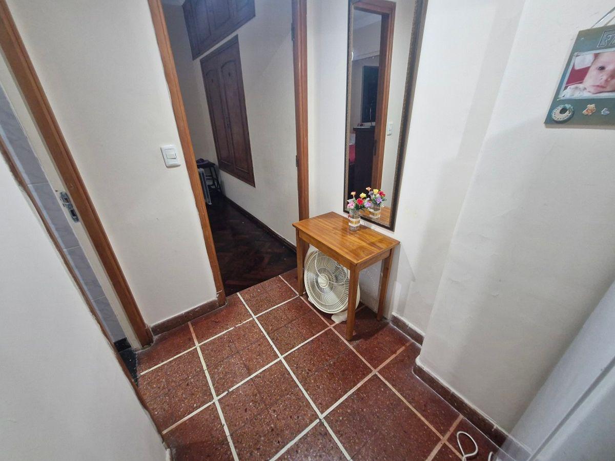 Foto de Dpto. 2 AMBIENTES CON GRAN PATIO - Flores - BAJAS EXPENSAS, imagen 4