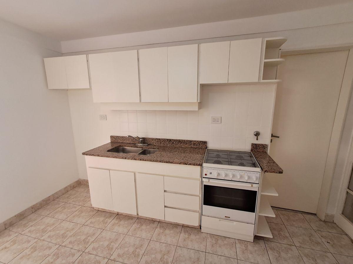 Foto de Departamento 3 ambientes con dependencia de servicio., imagen 2