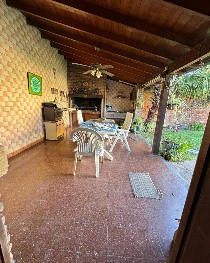 Impecable Chalet de 2 Plantas en Punta Chica 4