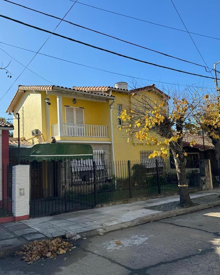 Impecable Chalet de 2 Plantas en Punta Chica 3