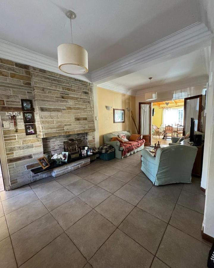 Impecable Chalet de 2 Plantas en Punta Chica 1