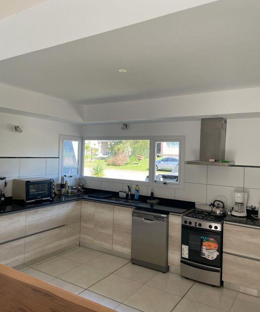 Foto de Exclusiva Casa En Venta De 4 Ambientes Con Piscina En Costa Esmeralda, imagen 3