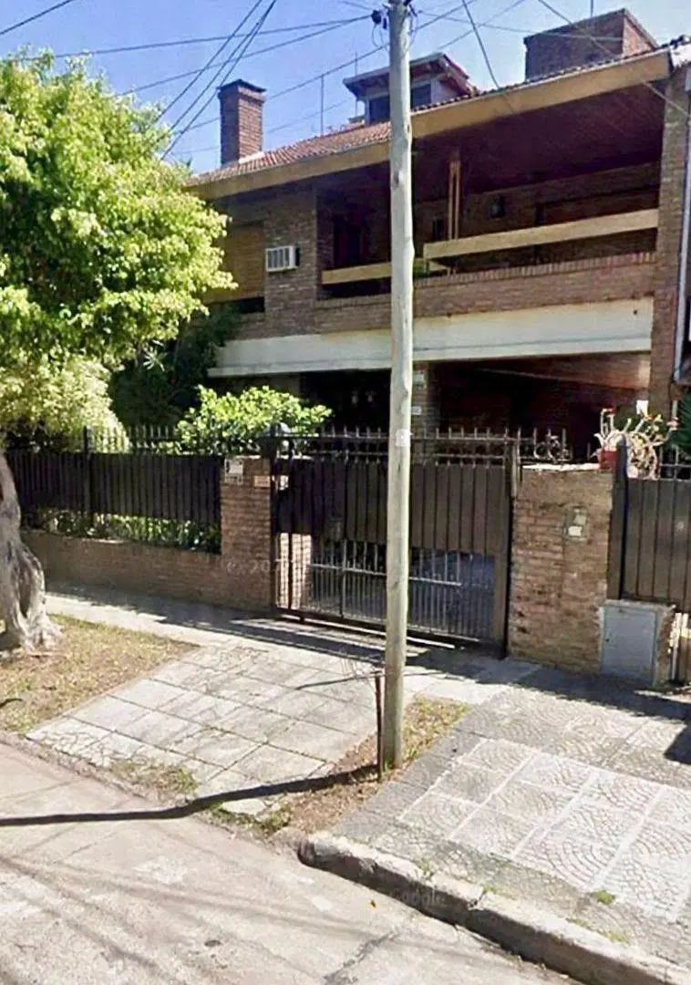Chalet de Categoría 5 Ambientes con Gran Jardín y Quincho – Olivos 2