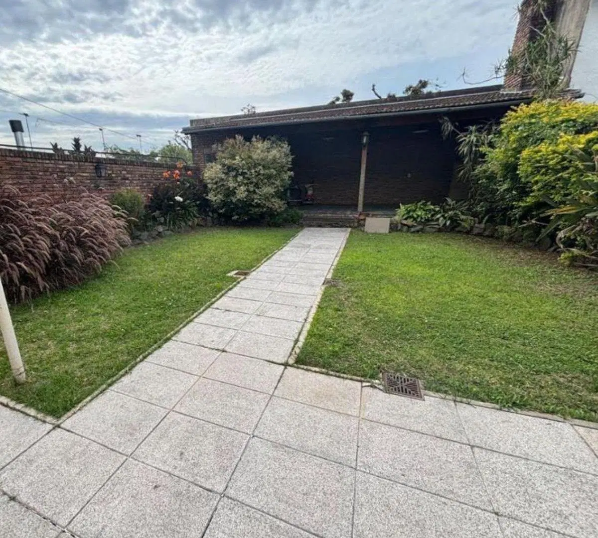 Chalet de Categoría 5 Ambientes con Gran Jardín y Quincho – Olivos 4