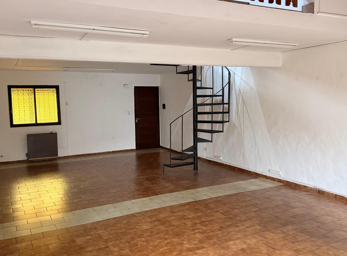 Foto de OFICINA EN ALQUILER – Galería Zur Linde, Av. Yrigoyen 66, 1er piso, imagen 4