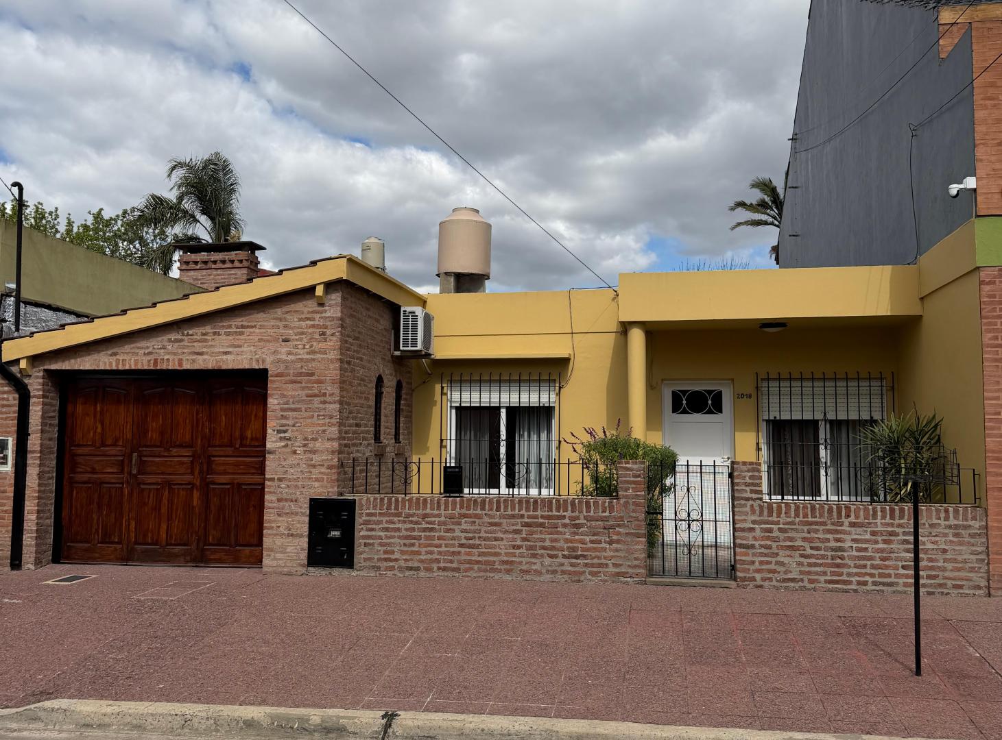 Foto de Encantadora casa 3 ambientes en Béccar con jardín, parrilla y garage, imagen 1