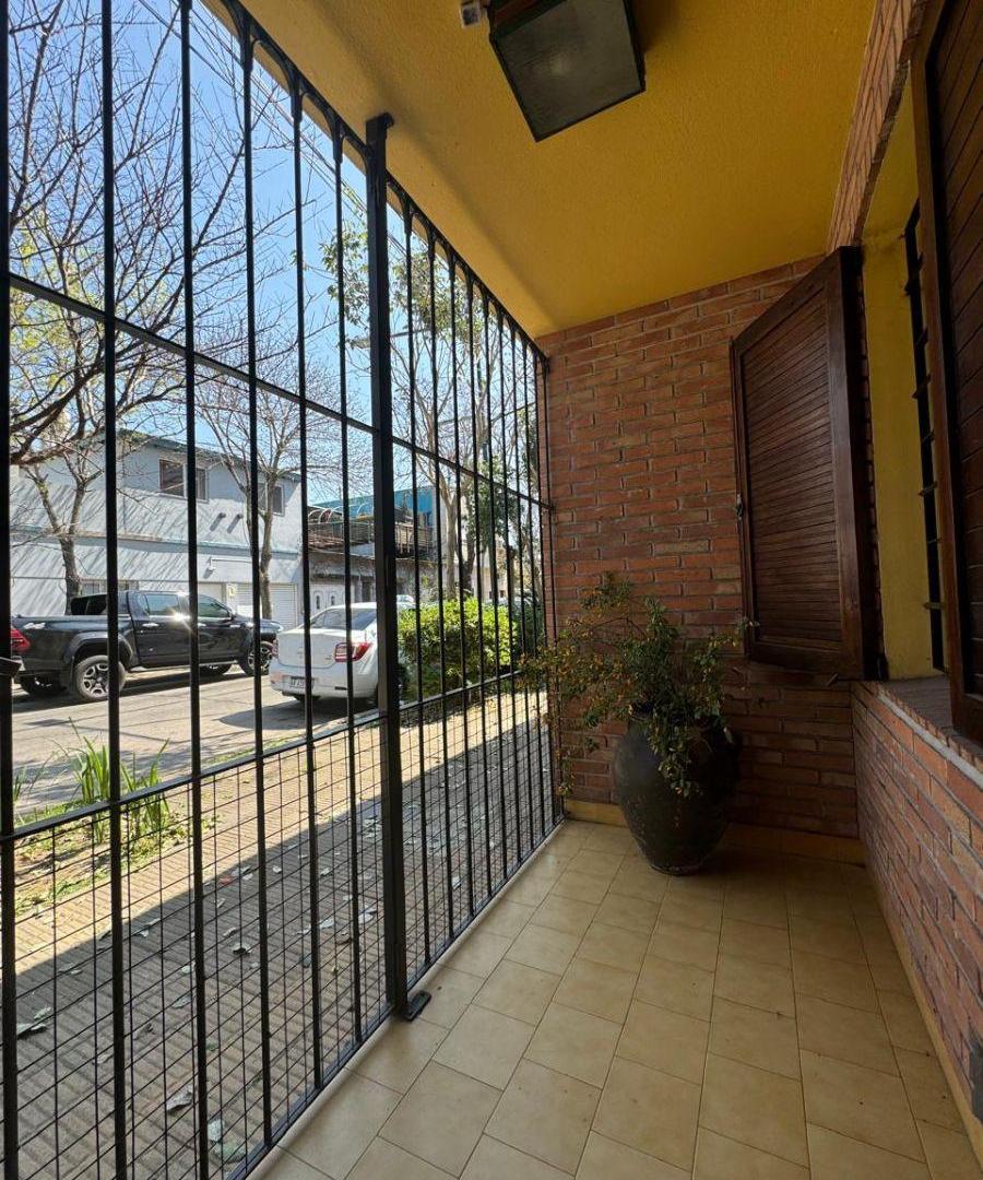 Foto de Casa 3 ambientes en esquina en Béccar con jardín, parrilla y gran garage, imagen 3