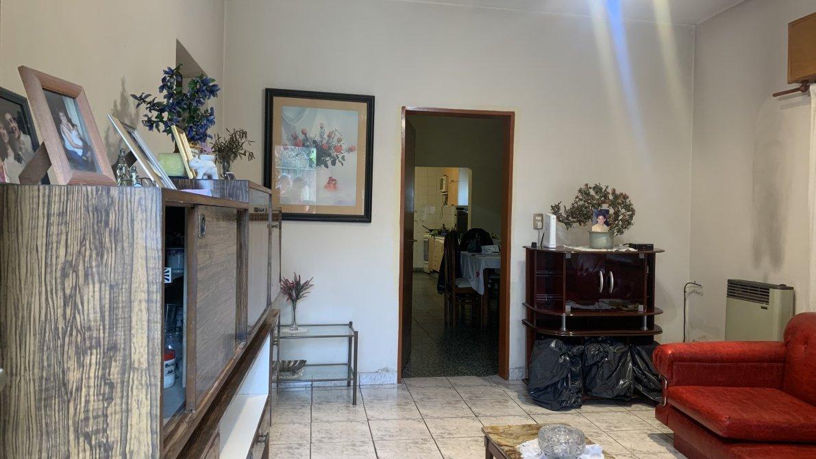 Casa con Tres Dorm. y Entrada de Auto 3