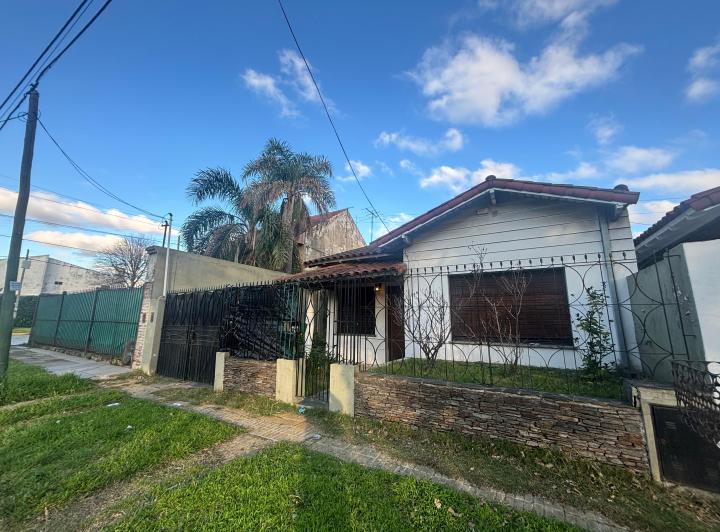 Chalet 3 ambientes en alquiler con garage y jardin 1