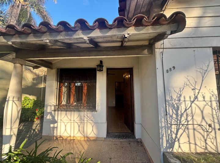 Chalet 3 ambientes en alquiler con garage y jardin 2