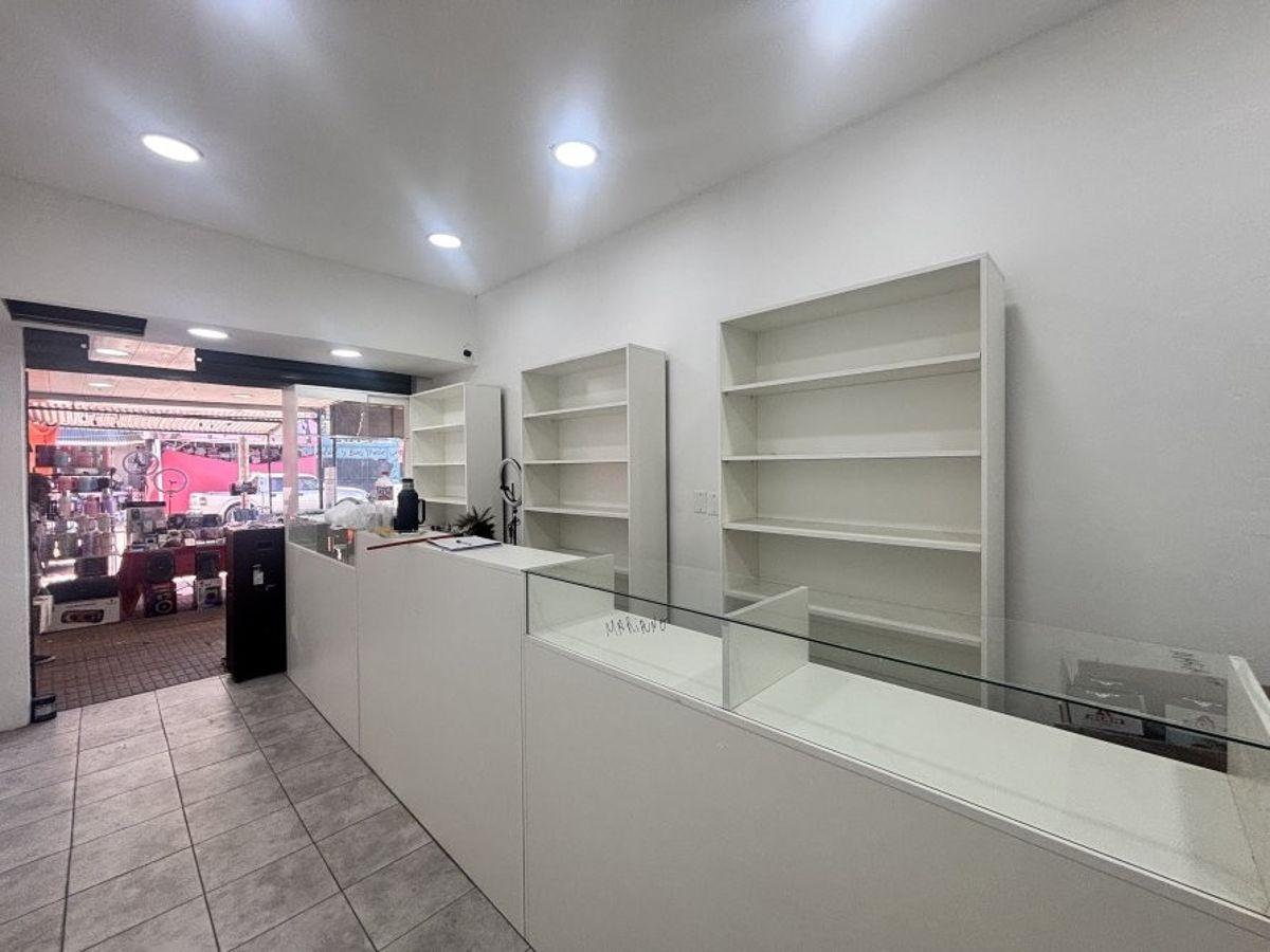 Foto de VENTA DE 3 LOCALES COMERCIALES EN LOTE PROPIO - PLENO CENTRO COMERCIAL, imagen 2
