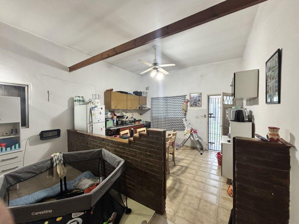 Foto de Casa americana de 3 ambientes con garage y jardin, imagen 4
