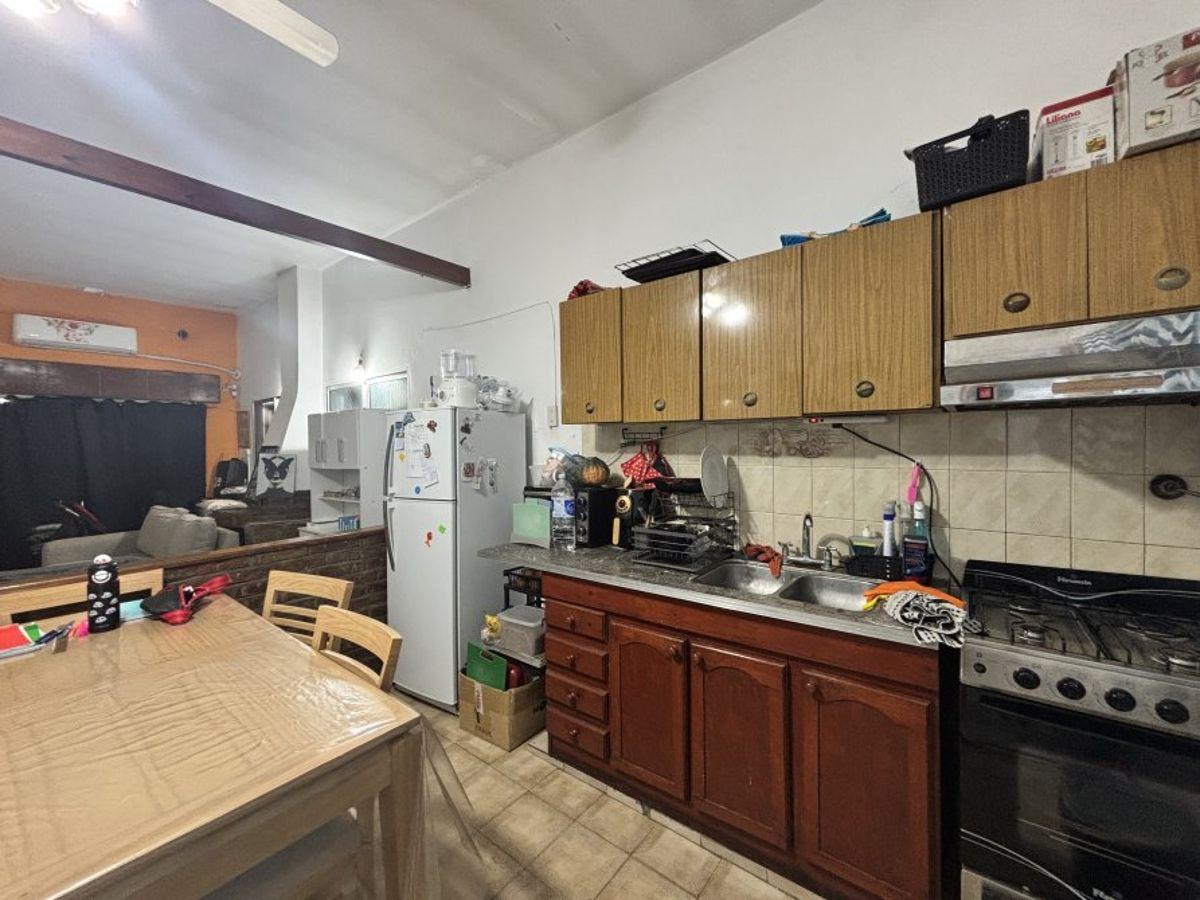 Foto de Casa americana de 3 ambientes con garage y jardin, imagen 5