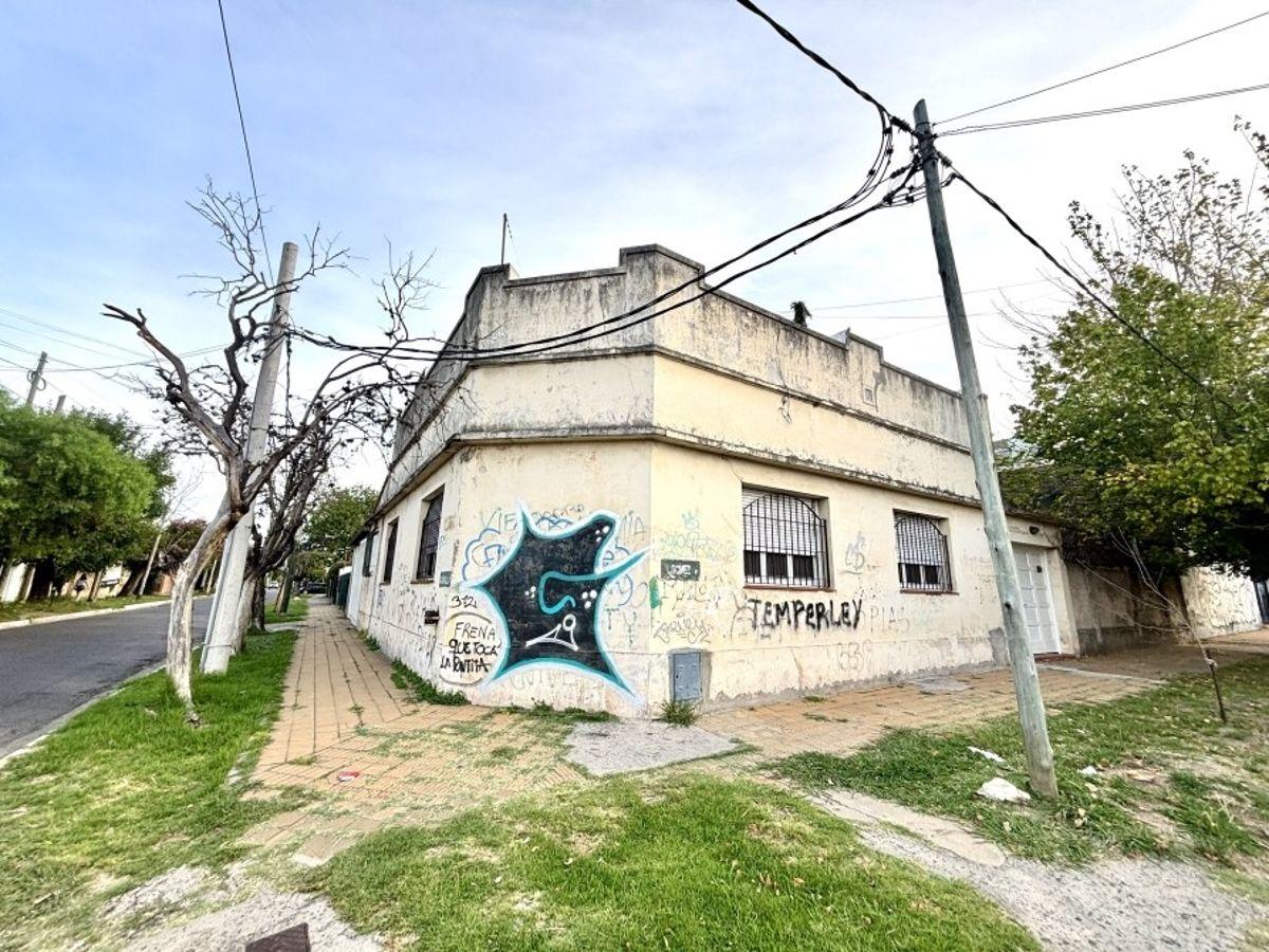 Casa con Amplios Ambientes y Gran Jardín – Excelente Ubicación