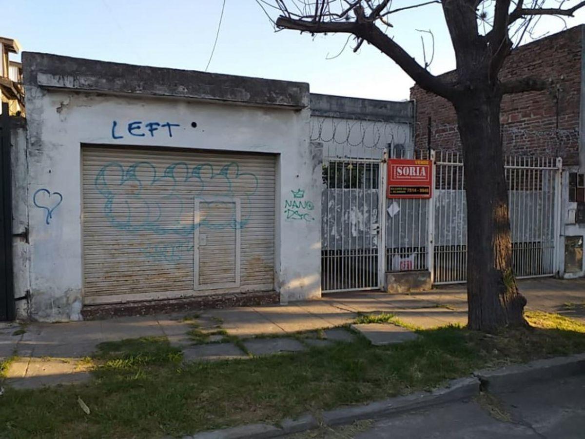 Casa 3 ambientes con local en excelente zona