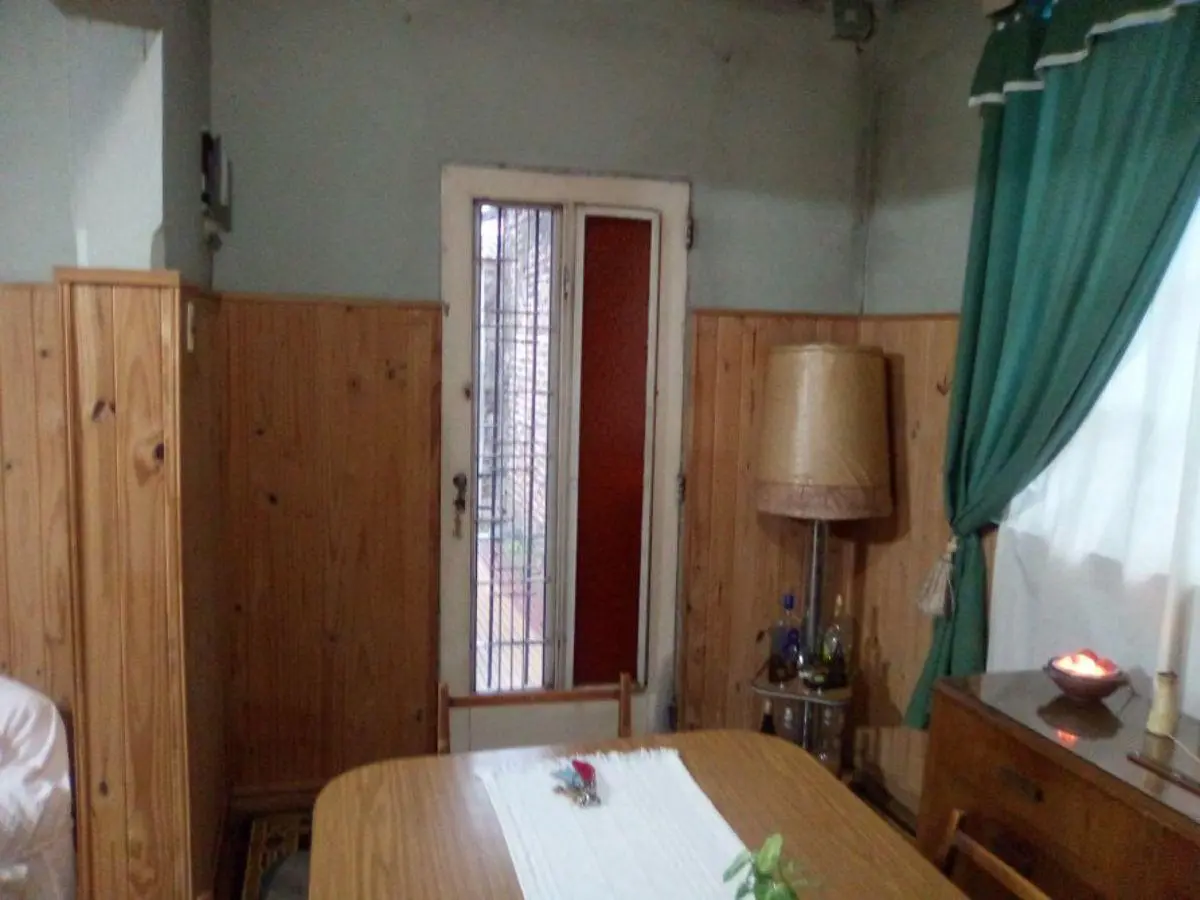 Casa 3 ambientes con local en excelente zona 3