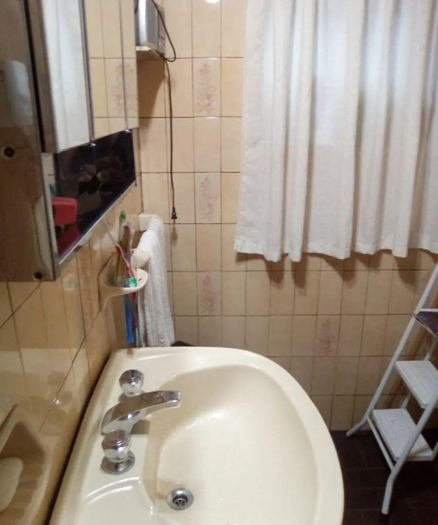 Casa 3 ambientes con local en excelente zona 4