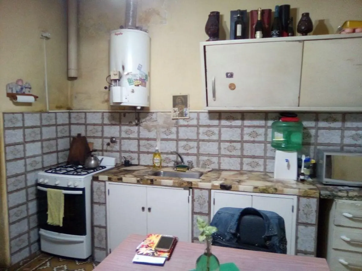 Casa 3 ambientes con local en excelente zona 5
