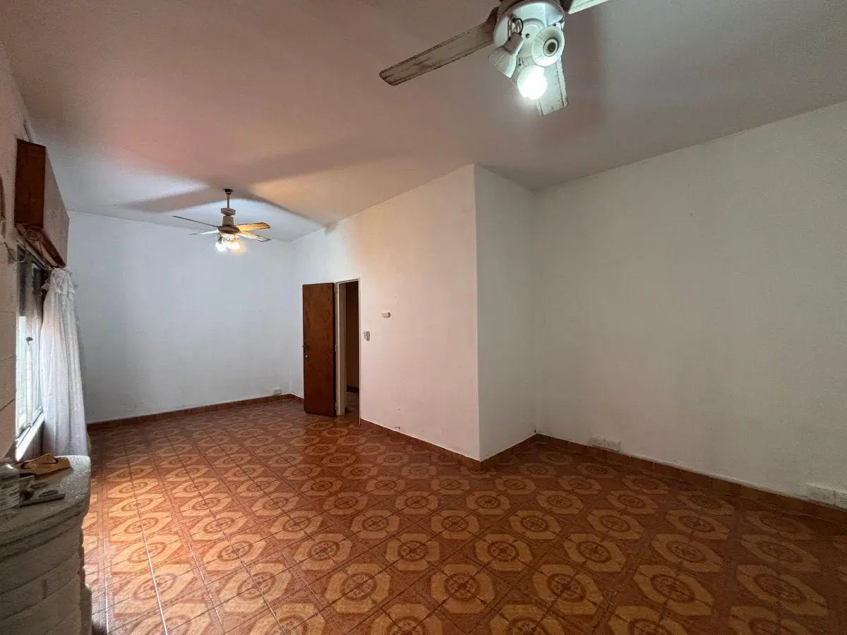Casa 3 ambientes en alquiler en frente de la plaza colon 4