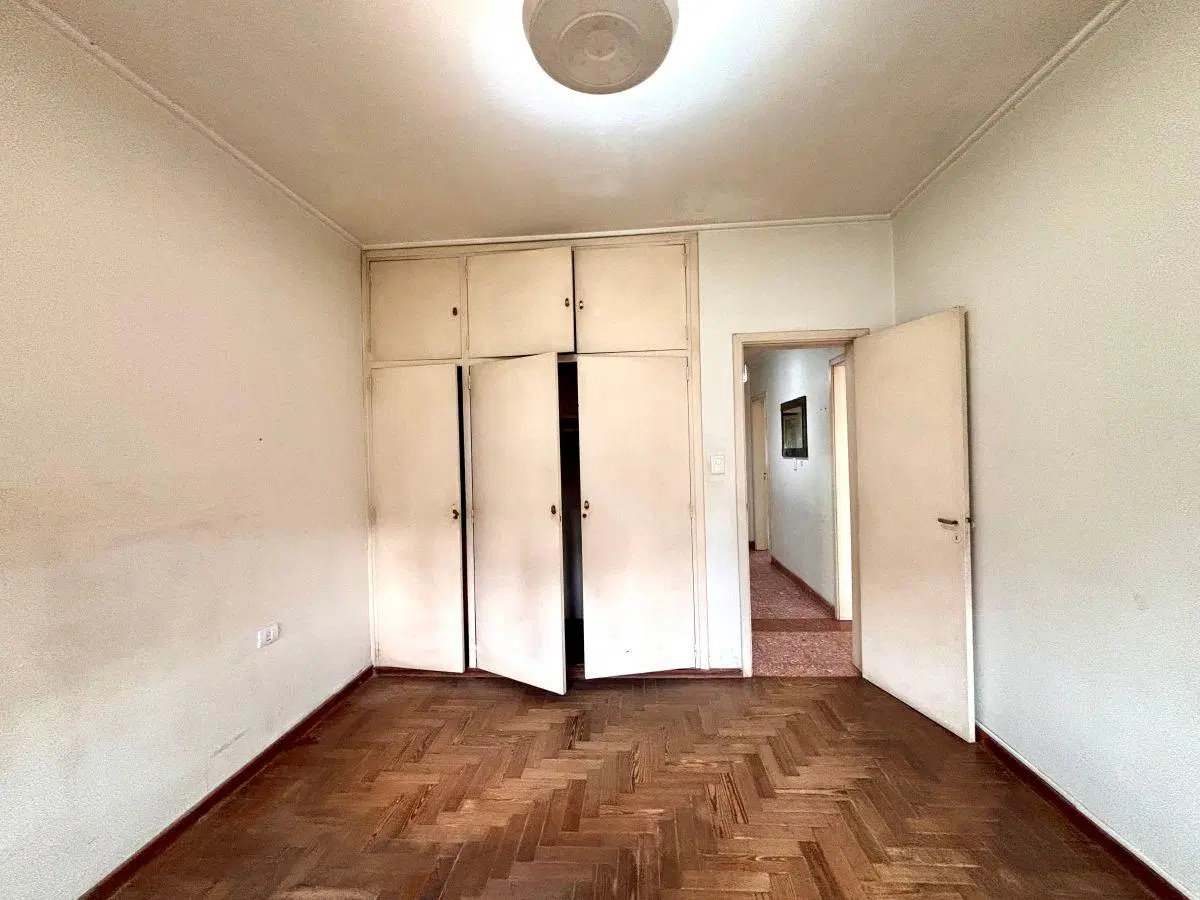 Chalet de 3 Ambientes con Quincho, Fondo Parquizado y Excelente Ubicación 2