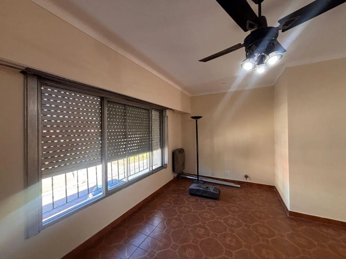 Alquiler – Departamento de 2 ambientes en planta alta 4