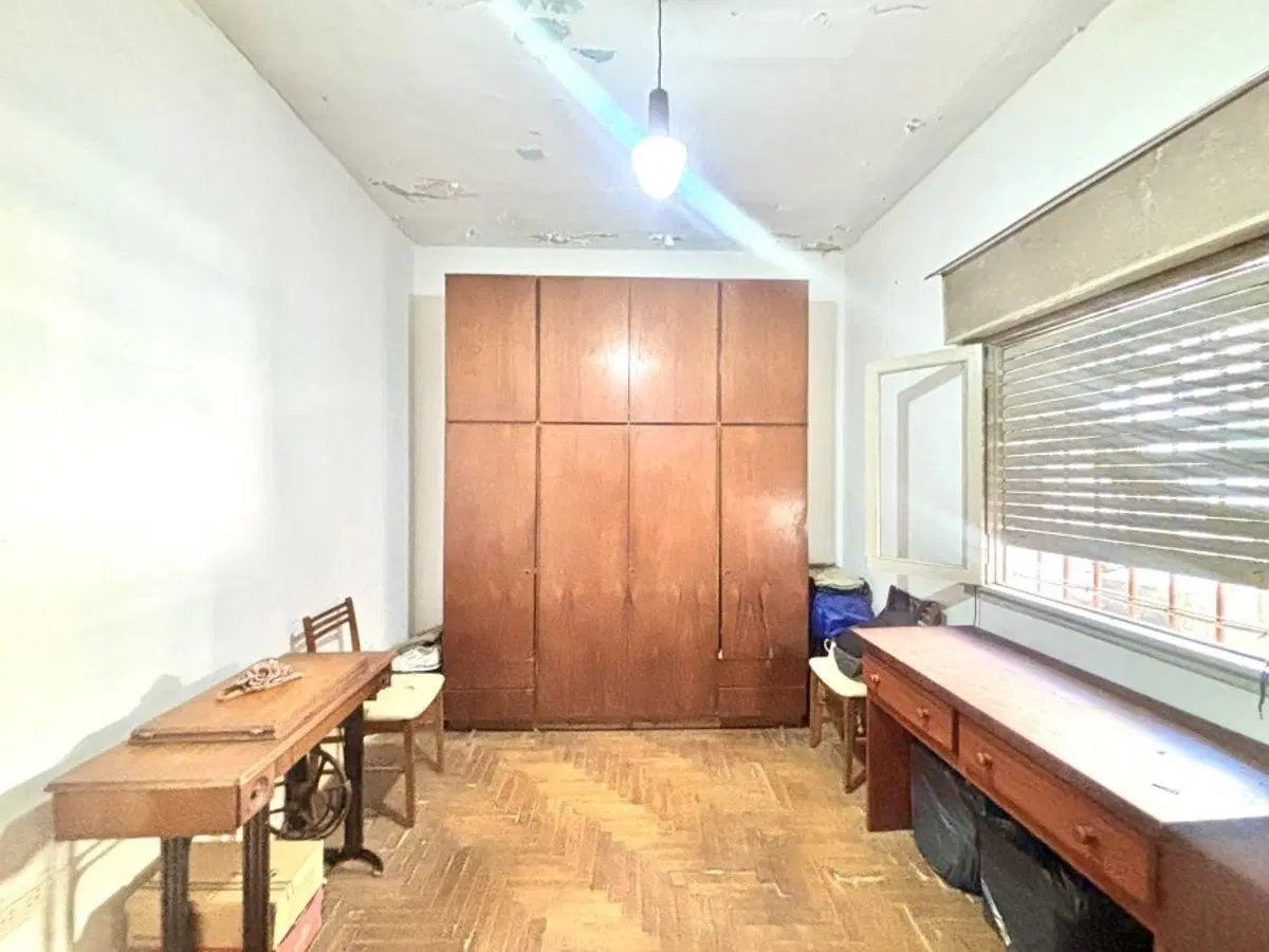 Casa con cochera, patio y terrazas a metros de Av. Hipólito Yrigoyen 5