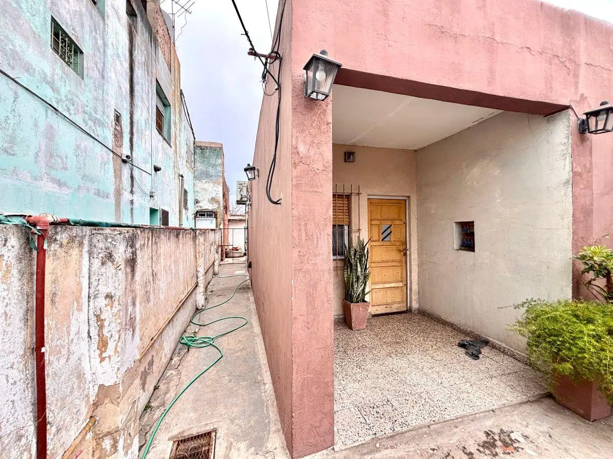 Casa 3 ambientes en zona comercial 2