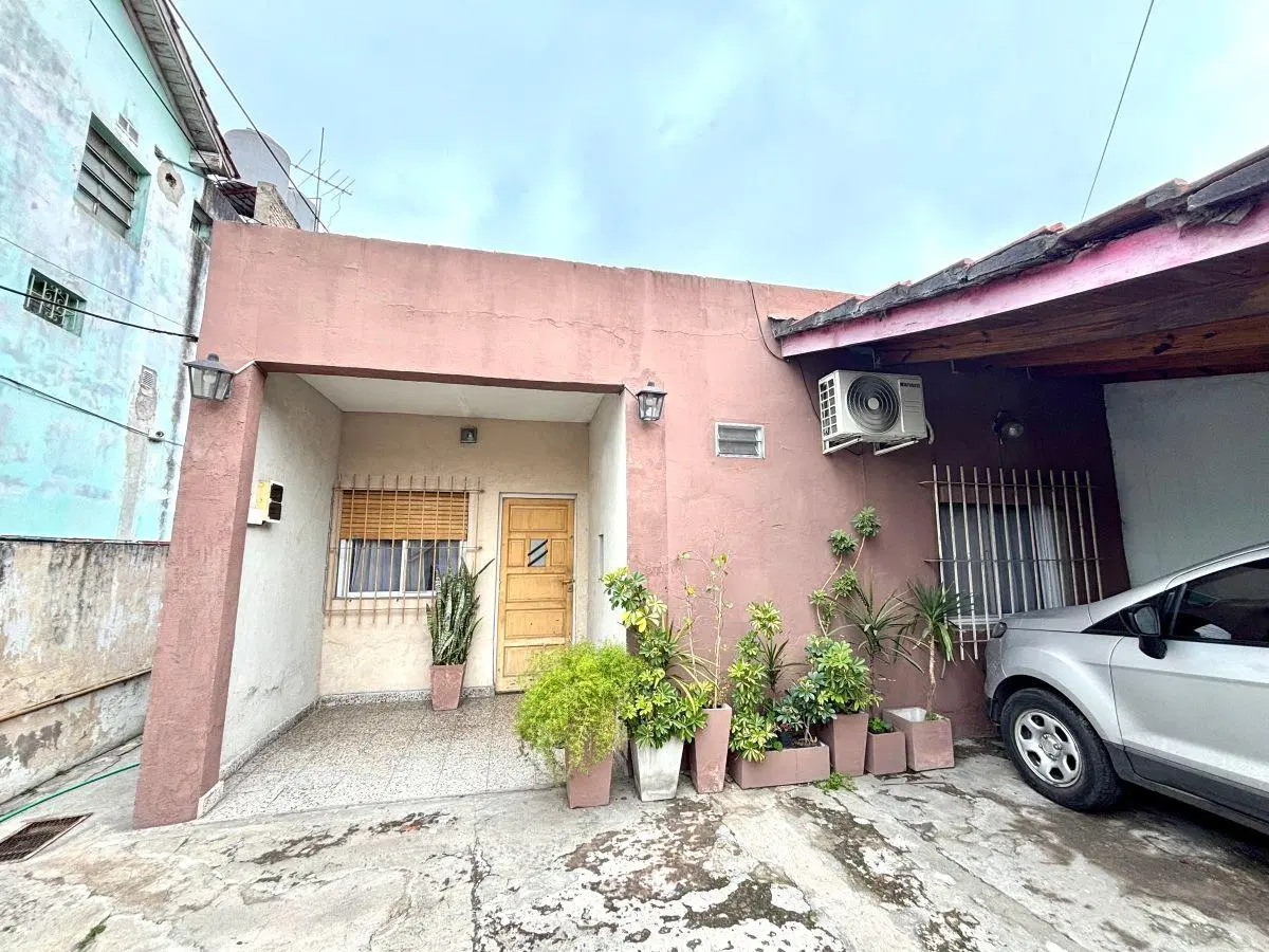 Casa 3 ambientes en zona comercial 5