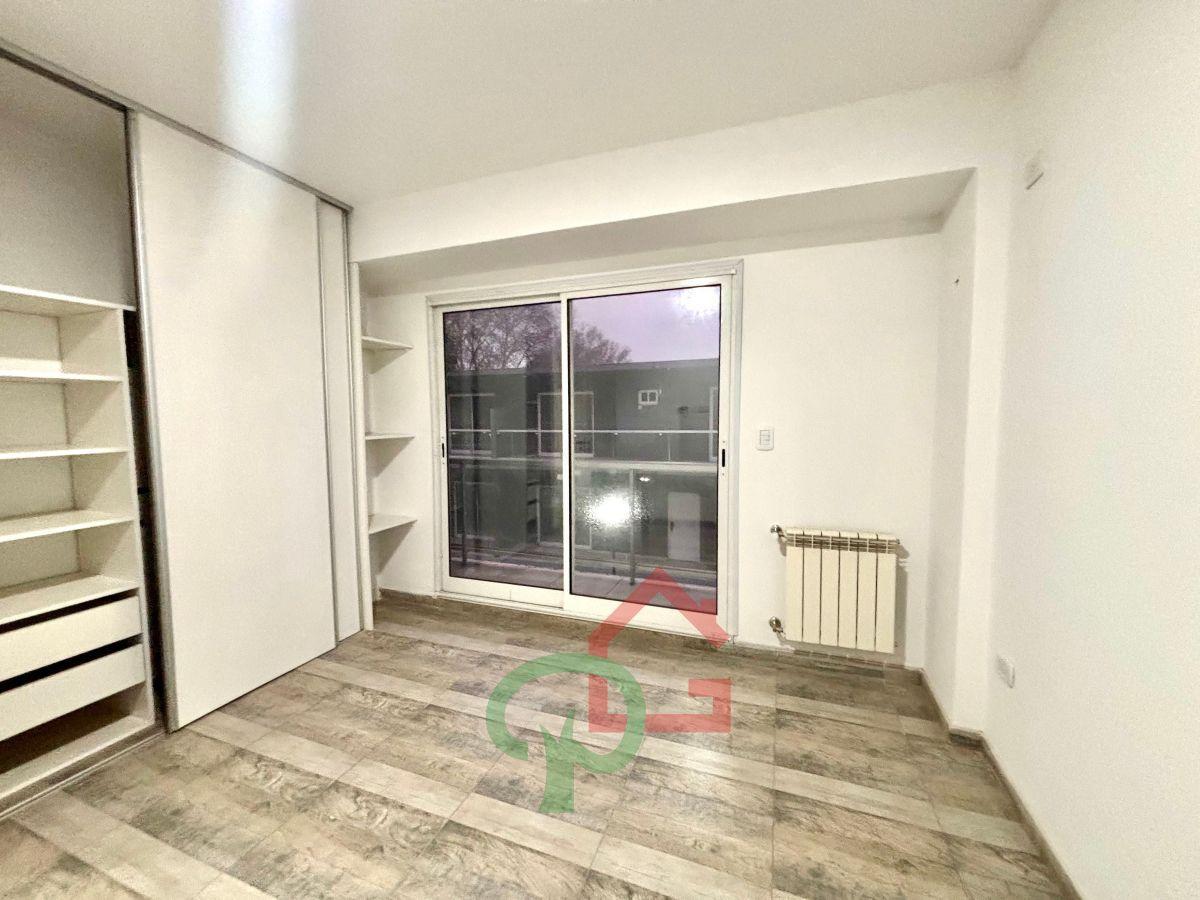 Foto de ¡A ESTRENAR! Dúplex de 3 Ambientes con Jardín y Cochera en Adrogué, imagen 2