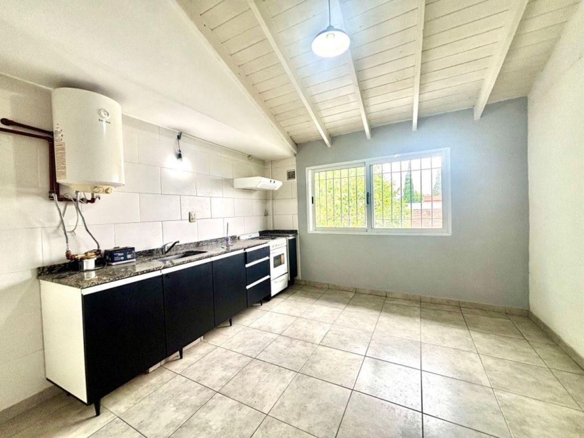 Foto de Amplio Departamento en Planta Alta – Oportunidad con Financiación, imagen 3
