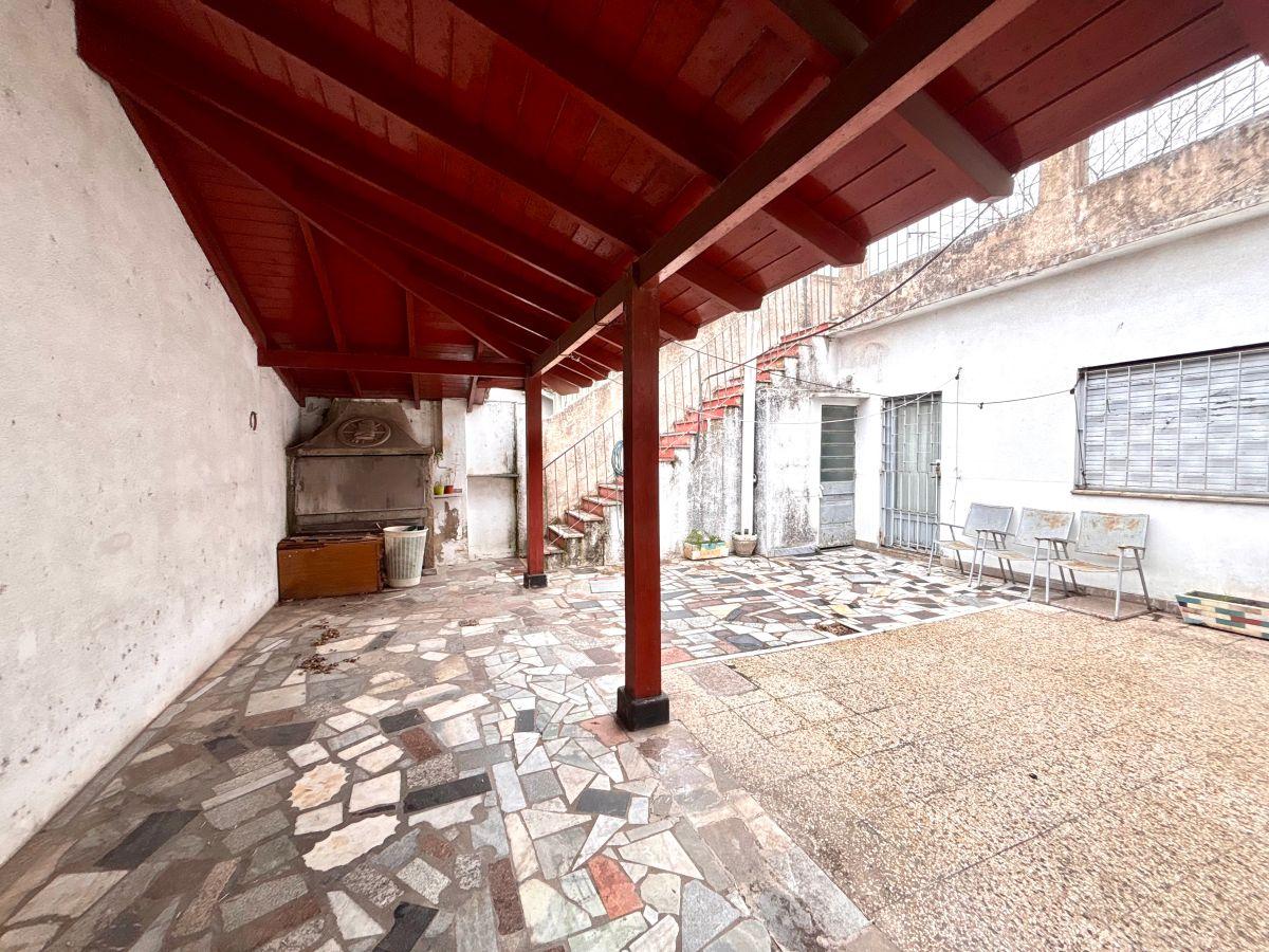 Foto de Casa en Venta con 2 Viviendas,Local, Garage y Patio, imagen 2