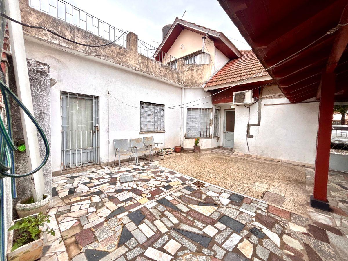 Foto de Casa en Venta con 2 Viviendas,Local, Garage y Patio, imagen 4