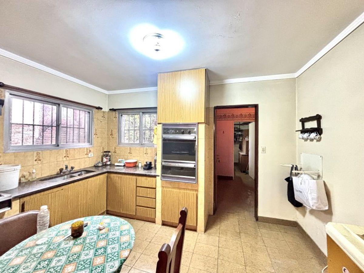 Foto de Casa amplia con jardín, garage para dos autos en hermosa zona, imagen 5
